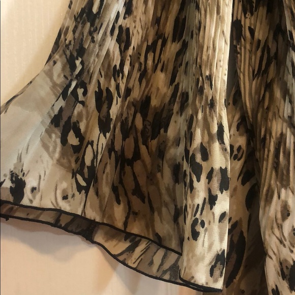 Covington Woman Animal Print Neutral Color Blouse - Picture 3 of 5